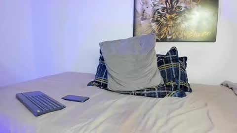 yanpaul83 online show from 10-01-25, 03:07