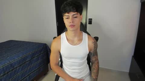 yanpaul83 online show from 11-19-25, 08:42