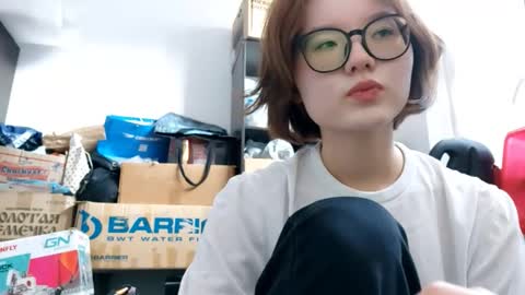 Snapshot of yanverfaille chatting on 10-05-25, 10:35 Lily online show from 10-05-25, 10:35