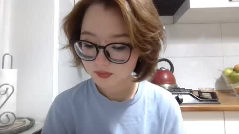Snapshot of yanverfaille chatting on 10-07-25, 04:15 Lily online show from 10-07-25, 04:15