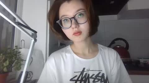 Snapshot of yanverfaille chatting on 10-17-25, 05:48 Lily online show from 10-17-25, 05:48