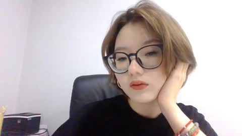 Snapshot of yanverfaille chatting on 10-20-25, 07:53 Lily online show from 10-20-25, 07:53