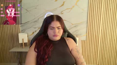 Snapshot of yara22_ chatting on 11-19-25, 12:05 Yara online show from 11-19-25, 12:05