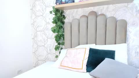 Snapshot of yaraamada chatting on 10-31-25, 07:59 Yara online show from 10-31-25, 07:59