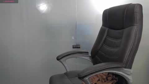 Yara online show from 10-21-25, 03:29