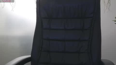 Yara online show from 12-15-25, 04:17