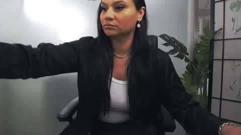 Yara online show from 06-17-26, 04:04