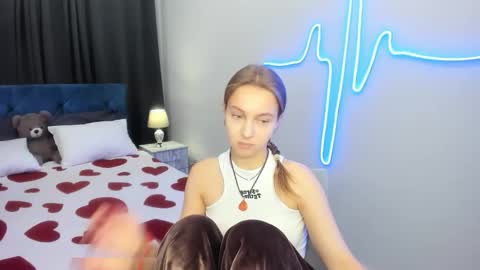 Snapshot of yasminasage chatting on 09-15-25, 01:11 Yasmina online show from 09-15-25, 01:11