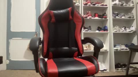 Snapshot of yeahitsrell2 chatting on 02-17-25, 11:44 Yeahitsrell online show from 02-17-25, 11:44