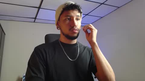 Snapshot of yeff_stone chatting on 10-28-25, 12:58 yeff online show from 10-28-25, 12:58