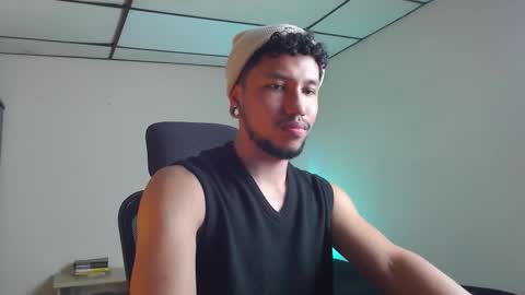 Snapshot of yeff_stone chatting on 10-30-25, 02:02 yeff online show from 10-30-25, 02:02