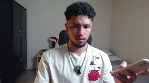 Snapshot of yeff_stone chatting on 12-19-25, 12:06 yeff online show from 12-19-25, 12:06