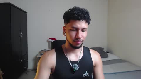 Snapshot of yeff_stone chatting on 12-21-25, 01:02 yeff online show from 12-21-25, 01:02