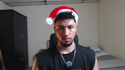 Snapshot of yeff_stone chatting on 12-22-25, 12:29 yeff online show from 12-22-25, 12:29