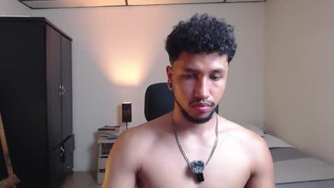 Snapshot of yeff_stone chatting on 12-23-25, 12:52 yeff online show from 12-23-25, 12:52