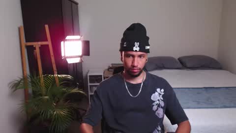 Snapshot of yeff_stone chatting on 02-14-26, 12:18 yeff online show from 02-14-26, 12:18