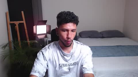 Snapshot of yeff_stone chatting on 02-20-26, 12:29 yeff online show from 02-20-26, 12:29