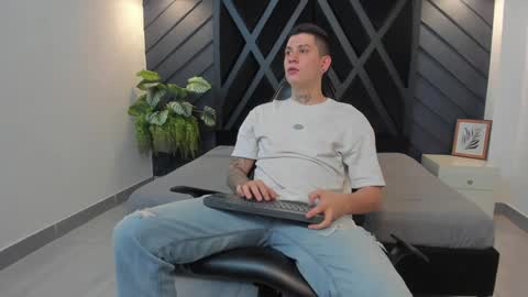 Snapshot of yeiko_romero_ chatting on 12-20-24, 11:26 YEIKO ROMERO online show from 12-20-24, 11:26