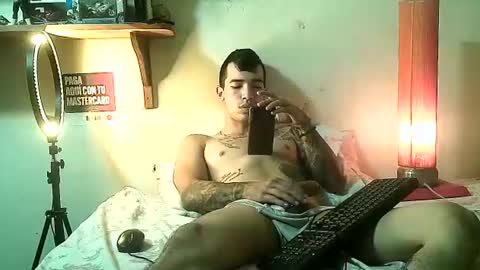 Snapshot of yeisoncastellanos1999 chatting on 06-23-26, 05:33 yeisoncastellanos1999 online show from 06-23-26, 05:33