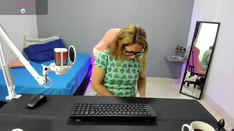 Snapshot of yelena03 chatting on 01-16-25, 08:25 yelena03 online show from 01-16-25, 08:25