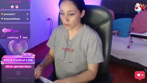 Snapshot of yeliana_sexy chatting on 12-21-24, 08:07 Valery online show from 12-21-24, 08:07