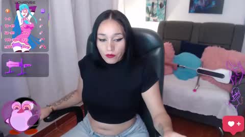 Snapshot of yeliana_sexy chatting on 02-24-25, 02:30 Valery online show from 02-24-25, 02:30