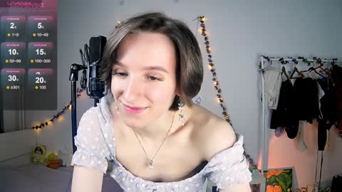 Snapshot of yellow_songbird chatting on 01-24-25, 02:30 Liya online show from 01-24-25, 02:30