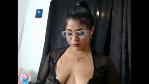 Snapshot of yelly_18 chatting on 06-19-26, 02:27 yelly online show from 06-19-26, 02:27