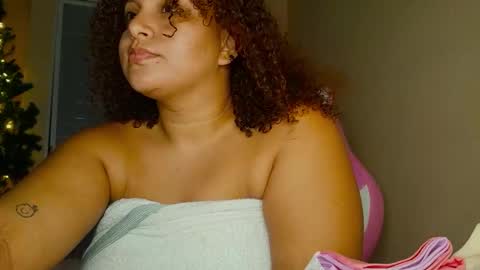 Snapshot of yera_sh chatting on 12-20-25, 01:45 YERA online show from 12-20-25, 01:45