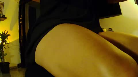 Snapshot of yerengomar1 chatting on 07-12-26, 02:35 Sam H online show from 07-12-26, 02:35