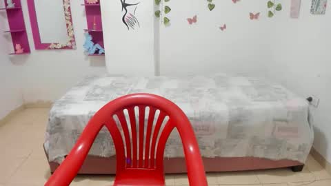 Snapshot of yeri_loop chatting on 11-04-25, 12:21 yeri_loop online show from 11-04-25, 12:21