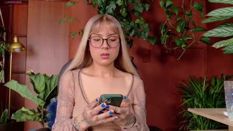 Snapshot of yeriawaddell_ chatting on 05-19-26, 08:48 yeriawaddell online show from 05-19-26, 08:48