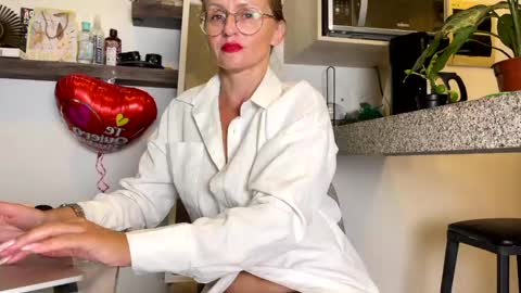 Snapshot of yes_mommy_zlata chatting on 02-24-25, 11:41 Zlata online show from 02-24-25, 11:41