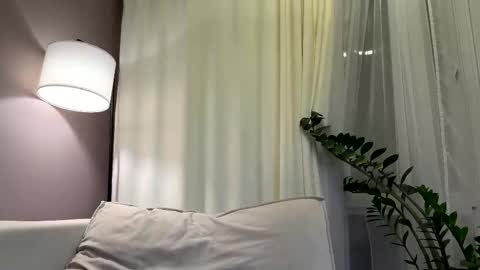 Snapshot of yes_mommy_zlata chatting on 10-05-25, 07:01 Zlata online show from 10-05-25, 07:01