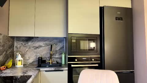 Snapshot of yes_mommy_zlata chatting on 11-18-25, 04:00 Zlata online show from 11-18-25, 04:00