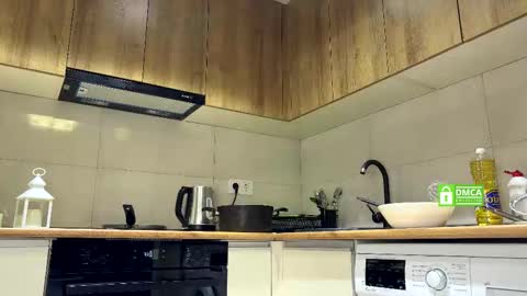 Snapshot of yes_mommy_zlata chatting on 01-16-26, 02:43 Zlata online show from 01-16-26, 02:43