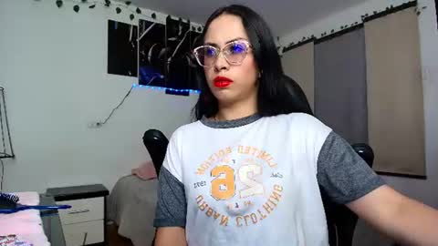 yesie_hot2 online show from 06-17-26, 02:25