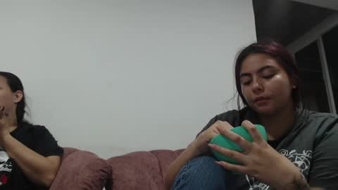 Snapshot of yessica_08 chatting on 05-07-26, 02:28 yessica and andres online show from 05-07-26, 02:28
