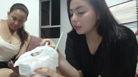 Snapshot of yessica_08 chatting on 05-11-26, 03:12 yessica and andres online show from 05-11-26, 03:12