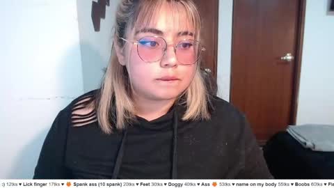 Snapshot of yini_angel07 chatting on 05-23-26, 03:01 hii i am yini online show from 05-23-26, 03:01