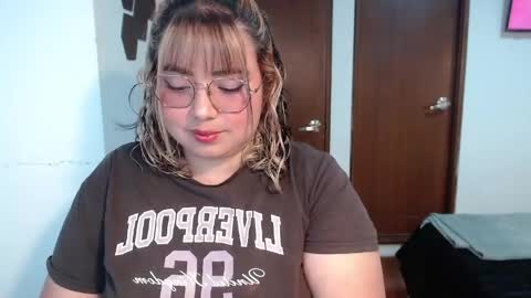 Snapshot of yini_angel07 chatting on 05-25-26, 11:11 hii i am yini online show from 05-25-26, 11:11