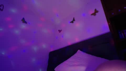 Yiny online show from 02-18-25, 08:38