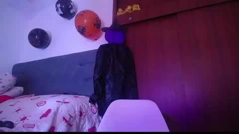 Yiny online show from 10-25-25, 06:32