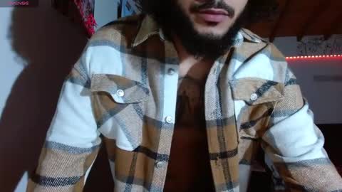 Snapshot of yio__cohen chatting on 11-23-25, 02:22 yio cohen online show from 11-23-25, 02:22