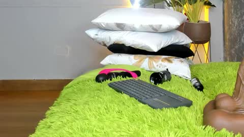 roxie reyes  online show from 12-22-25, 11:40