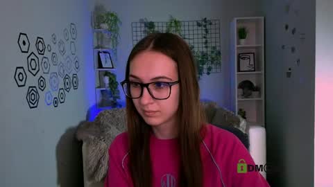 Ylia online show from 04-30-26, 01:06