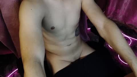 Snapshot of ylk_ chatting on 10-25-25, 03:29 Darius online show from 10-25-25, 03:29