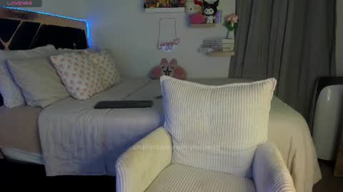 lucy online show from 06-25-26, 04:23