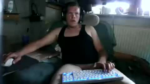 ynghotgerman92 online show from 06-12-26, 06:29