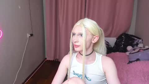 Mikaella - Mika online show from 12-02-25, 10:49